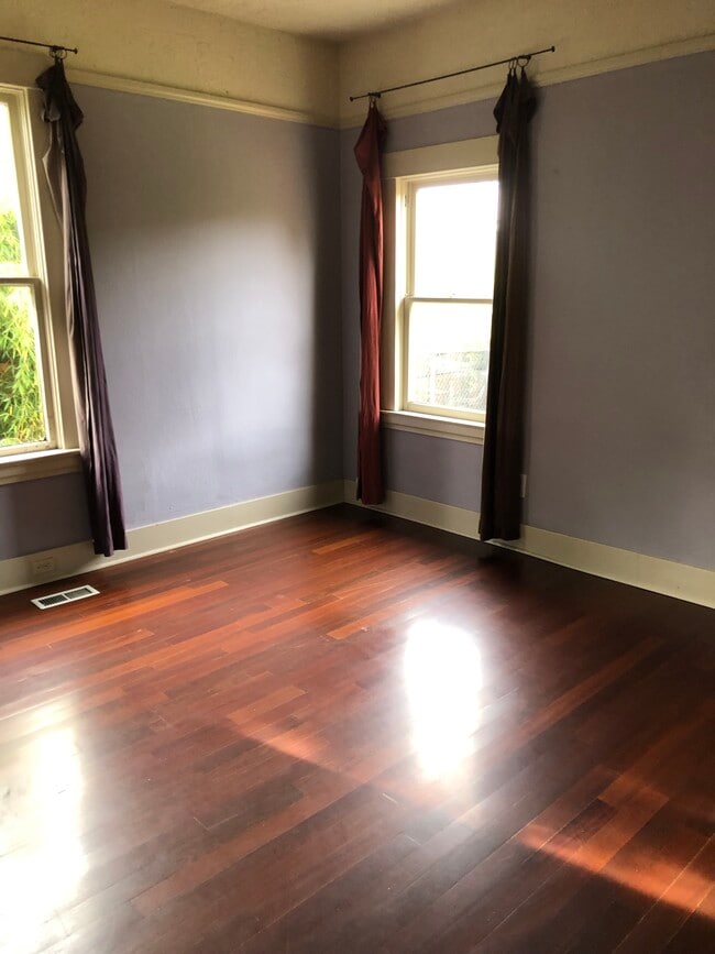 Building Photo - 6609 N Omaha Ave