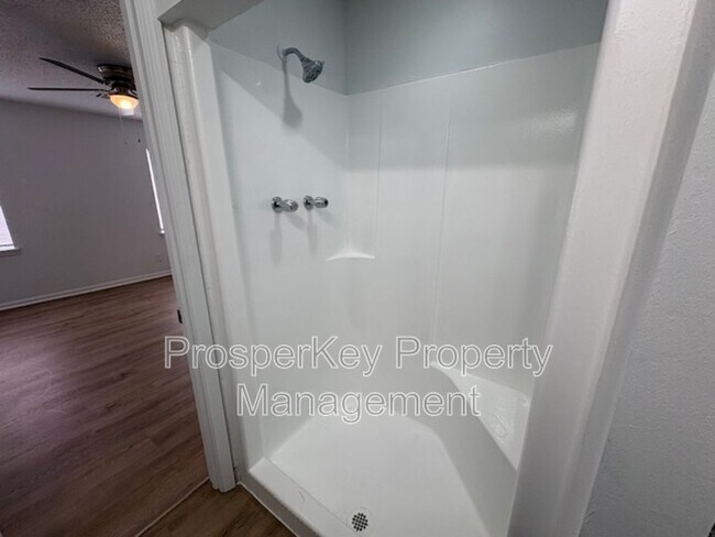 Building Photo - 3009 Montwood Ct