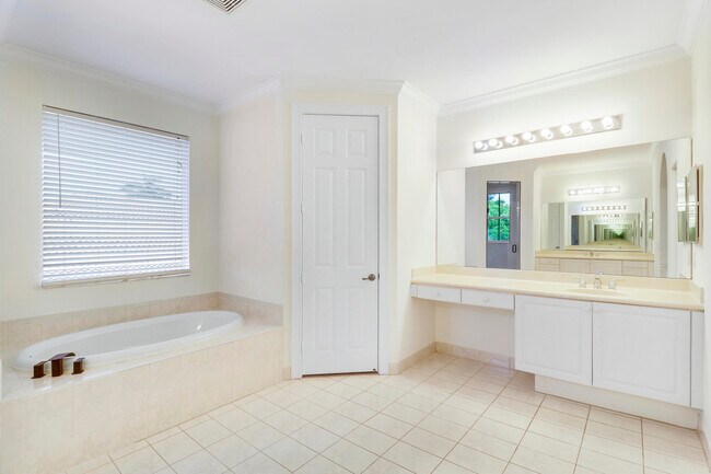Building Photo - 5029 Forest Dale Dr