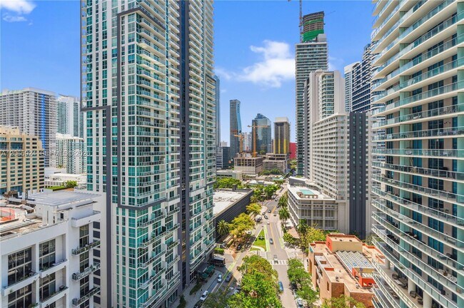 Building Photo - 1000 Brickell Plaza
