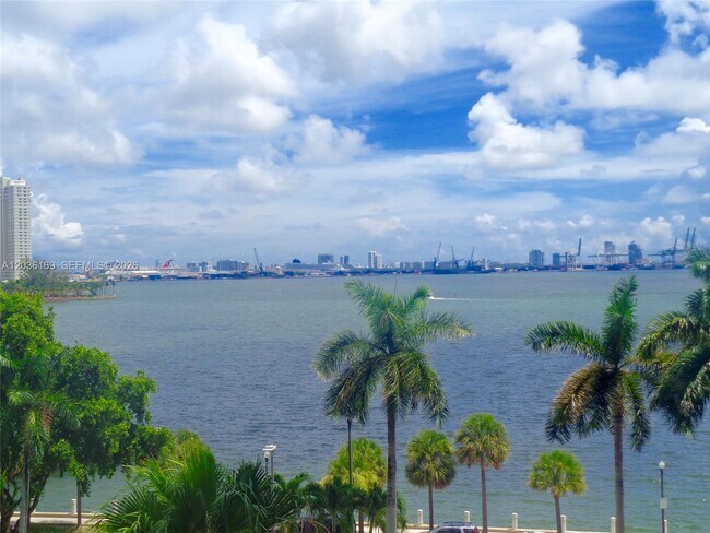 Building Photo - 1408 Brickell Bay Dr