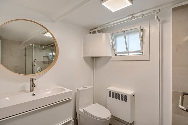 Building Photo - Evolve Real Estate: Meticulously Maintained 3 Bed RANCH Home with Deck and Large Backyard Availab...