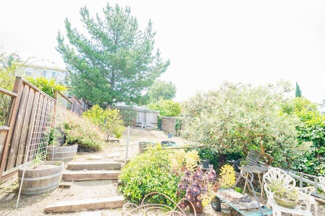 Building Photo - Awesome craftsman style house features 1 bedroom, 1 bathroom House In Oakland’s Laurel District