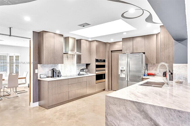 Building Photo - 5602 S Travelers Palm Ln
