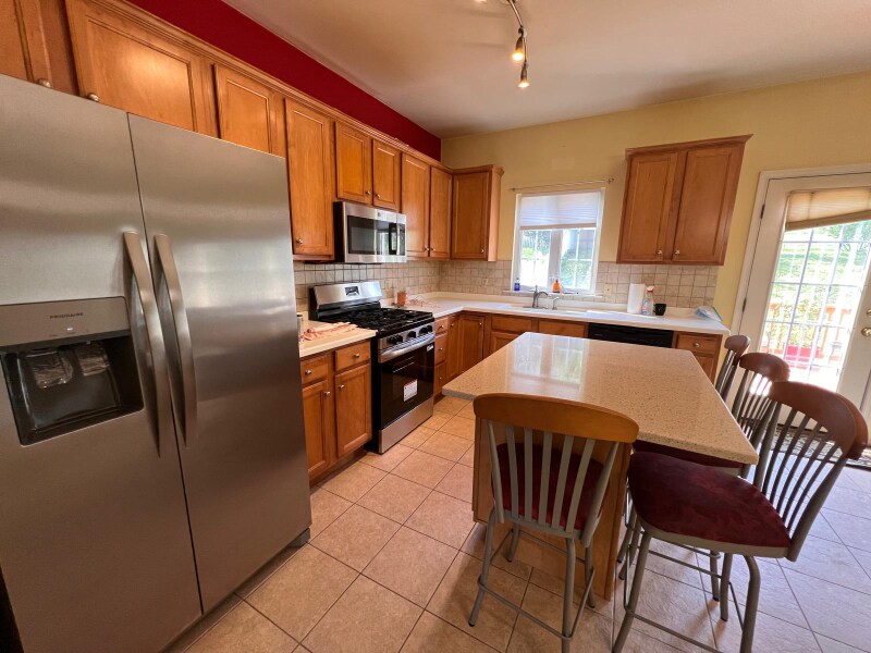 Building Photo - 73 Witman Dr