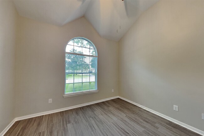 Building Photo - 1622 Sandy Park Dr