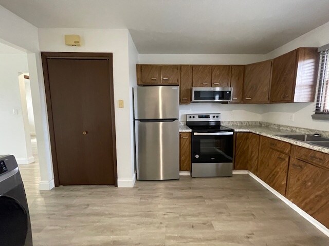 Building Photo - 601 Rizek Dr