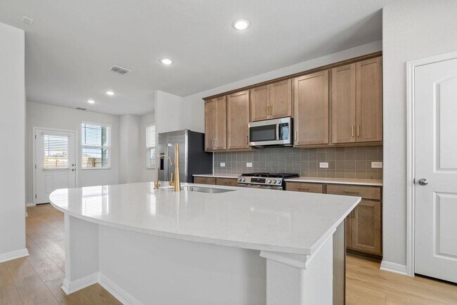 Building Photo - 104 Woodrow Ln