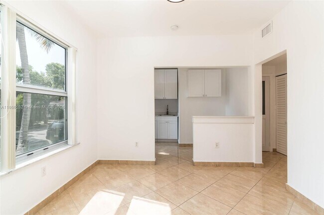Building Photo - 694 NE 76th St