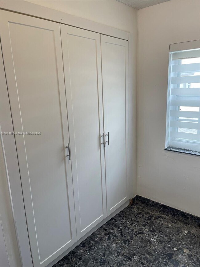 Building Photo - 9044 SW 148th Ct