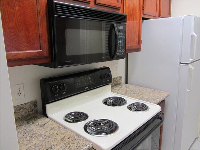 Building Photo - 6500 Harbor Town Dr