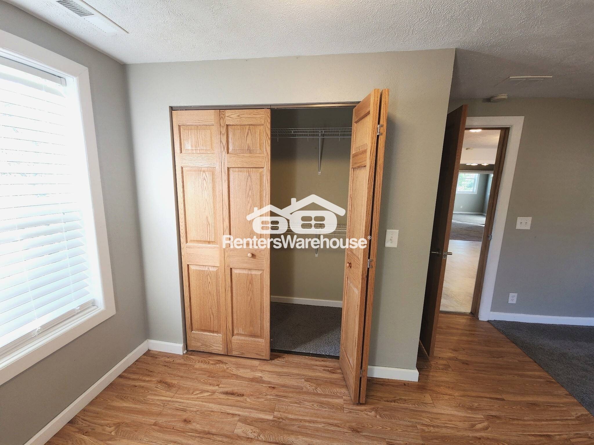 Building Photo - 200 N Vine St