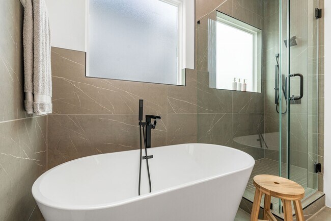 Building Photo - 3410 Baer St