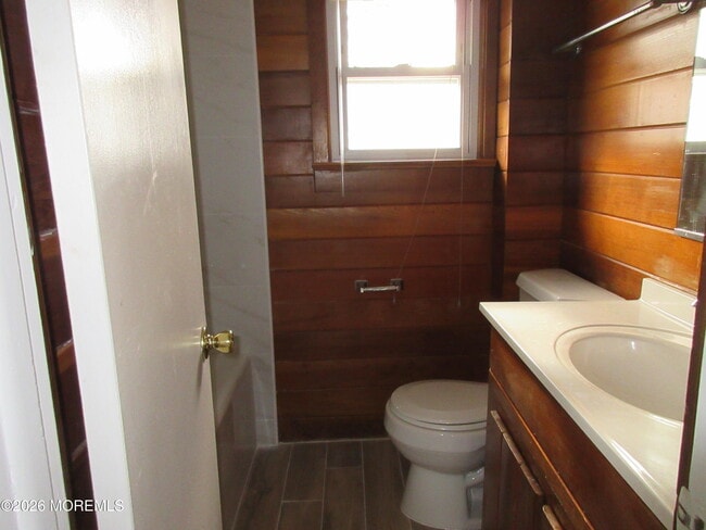 Building Photo - 319 13th Ave