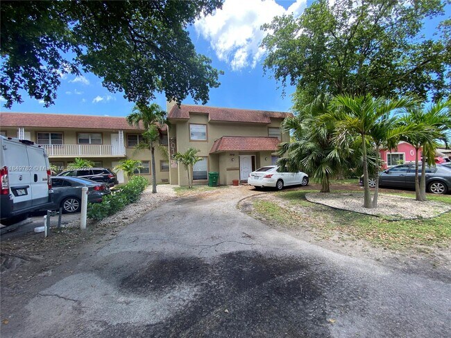 Building Photo - 3019 SW 68th Terrace