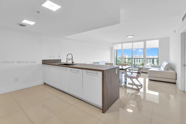 Building Photo - 400 Sunny Isles Blvd