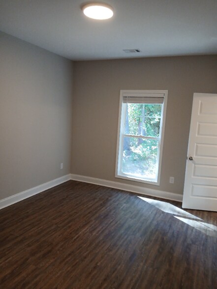 Building Photo - 153 N Woodland Dr