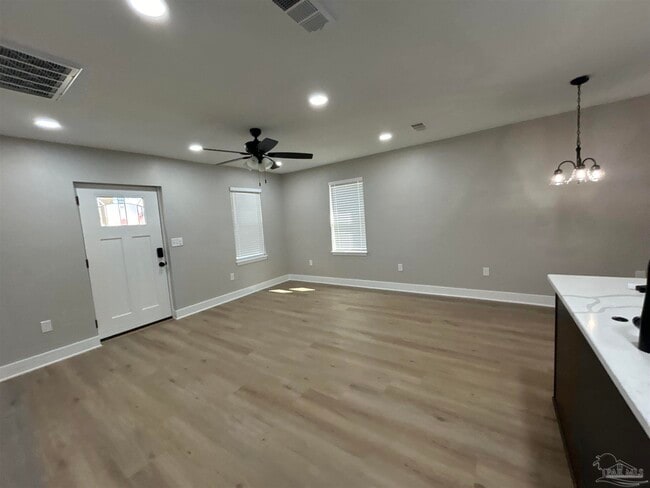 Building Photo - 721 W Jordan St