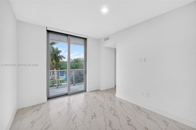 Building Photo - 2000 Metropica Wy