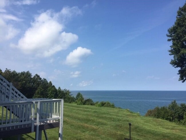 Building Photo - 3304 Baer Beach Rd