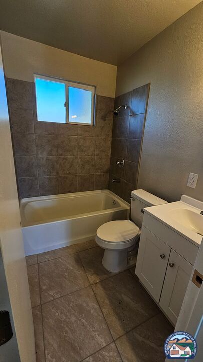 Building Photo - 510 Encinas Ave