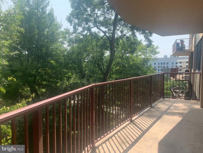 Building Photo - 5353 Columbia Pike