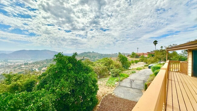 Building Photo - Beautiful Scenic Country Property with Vie...