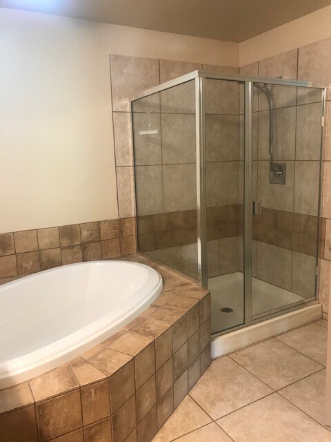 Building Photo - Exceptional 2bed/2bath @ Hyde Park! Availa...