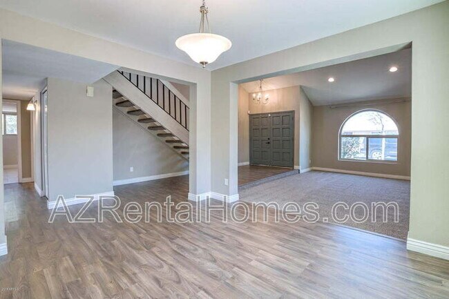 Building Photo - 1033 W Madero Ave