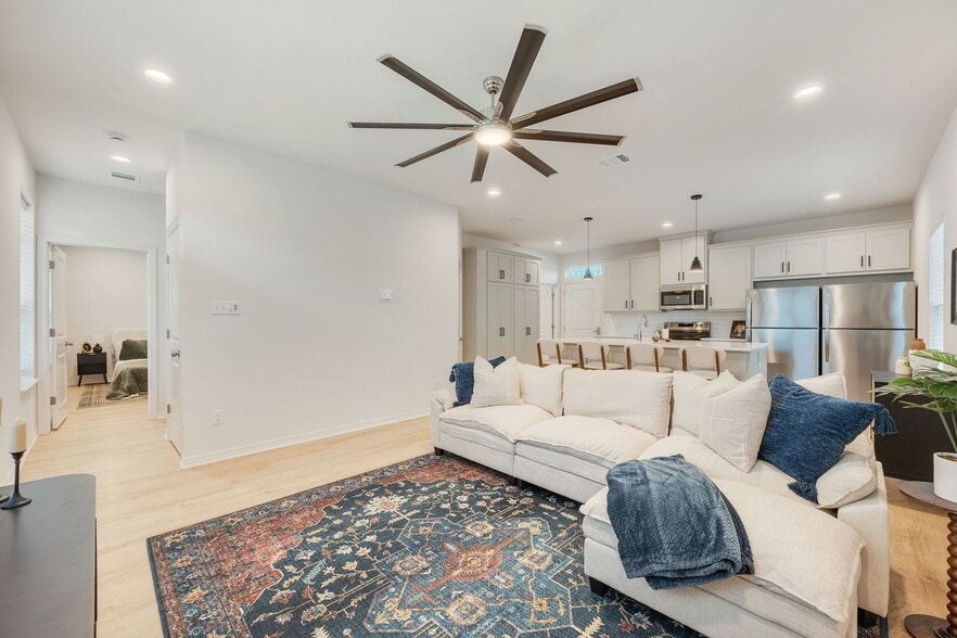 Building Photo - Brand New 6 Bed, 6.5 Bath, 3 Story Townhomes w/ Bonus Room & Balcony!