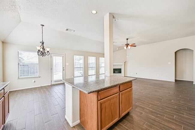 Building Photo - 2006 Plantain Lily Ct