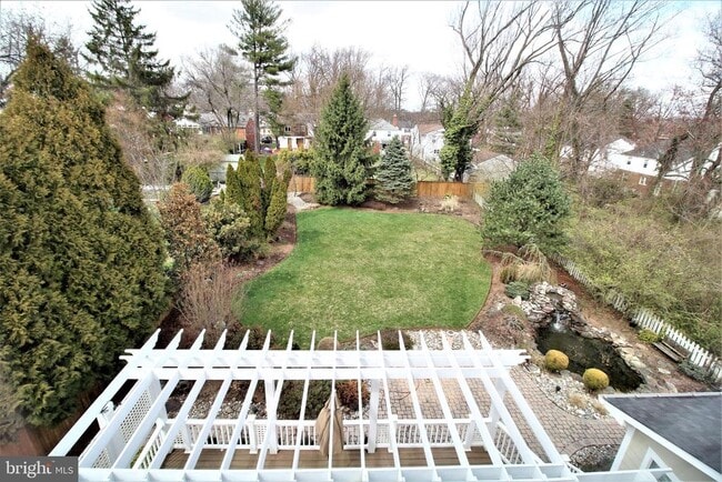 Building Photo - 5905 Lone Oak Dr