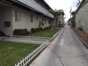 Building Photo - 921 N. Cedar St.