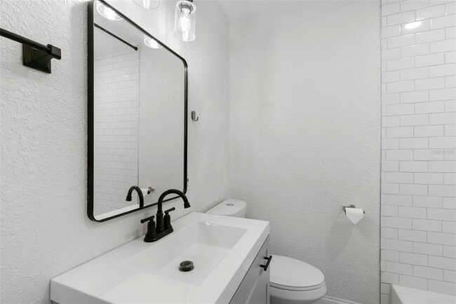 Building Photo - 4049 Iris St N