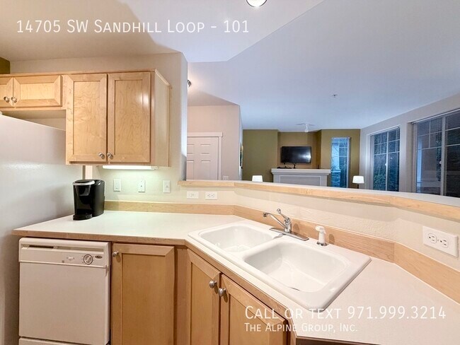 Building Photo - 14705 SW Sandhill Loop
