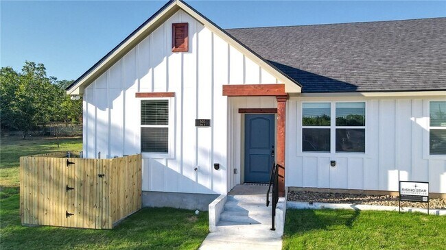 Building Photo - 603 N Echols St