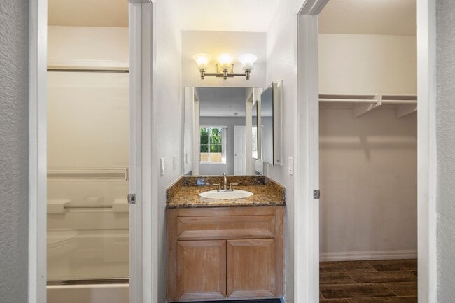 Building Photo - 1202 Donax Ave