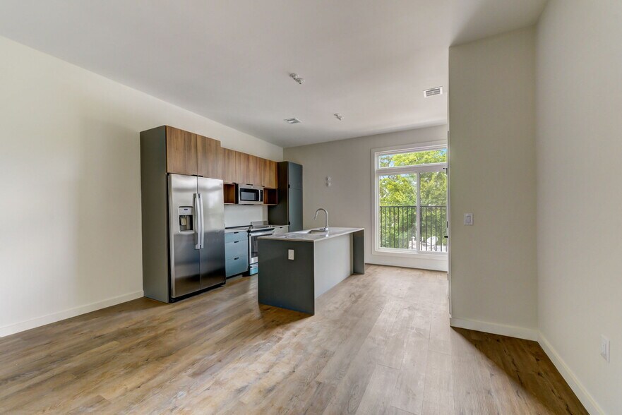 Building Photo - 619 N 35th St