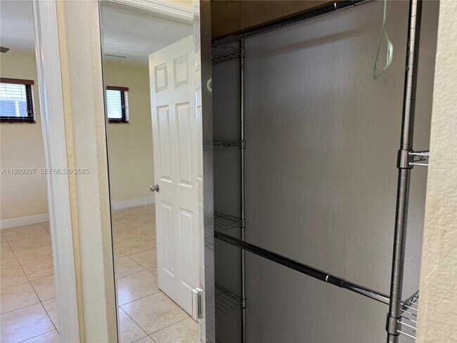 Building Photo - 811 NE 10th St