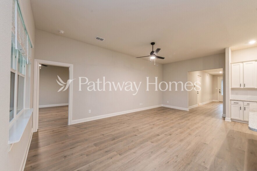 Building Photo - 624 Brookside Dr