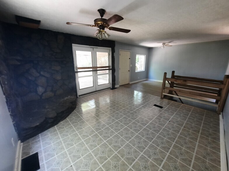 Room Addition / Family room - 56 Nichols Dr