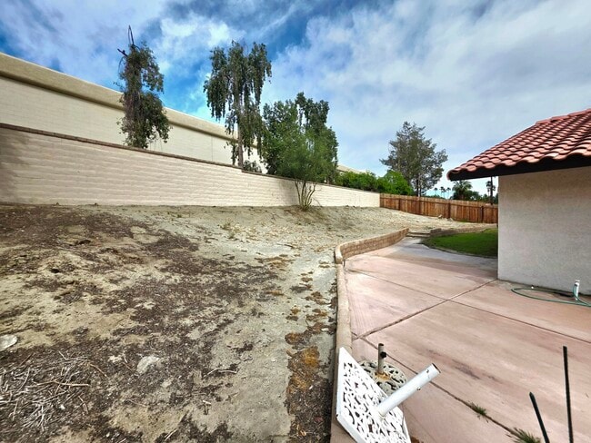 Building Photo - 40329 Sagewood Dr