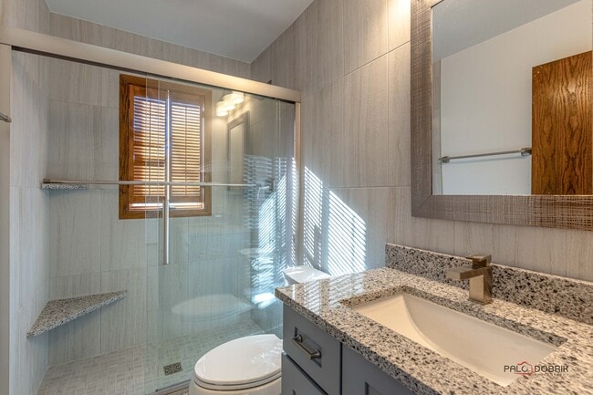 Building Photo - 2450 Chas Dr