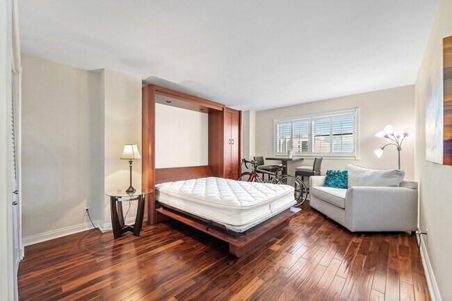 Building Photo - 1160 Hillsboro Mile