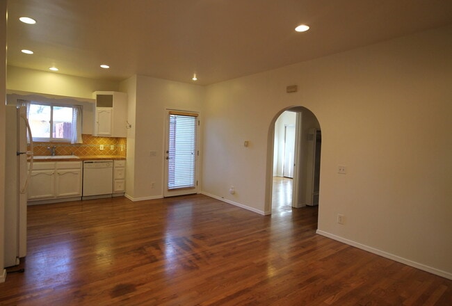 Building Photo - Prime Mid-City--Adorable Private Back Hous...
