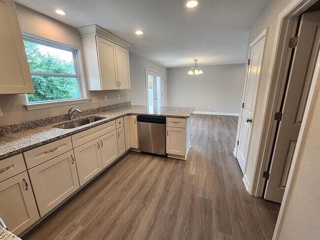 Building Photo - RENOVATED 4 BEDROOM/3 BATH IN NORFOLK! READY FOR RENT!!