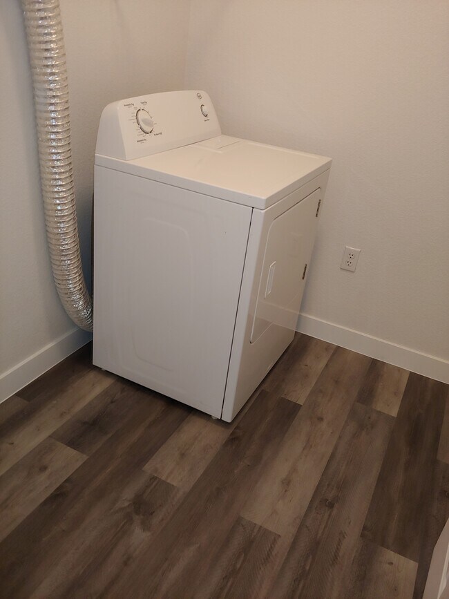 Full-Sized Clothes Dryer in Your Private Laundry Room - 18989 E Warren Dr
