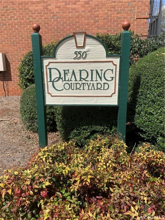 Building Photo - 550 Dearing St