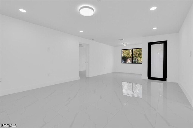 Building Photo - 356 New York Dr