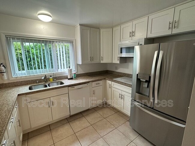 Building Photo - 4859 Campanile Dr